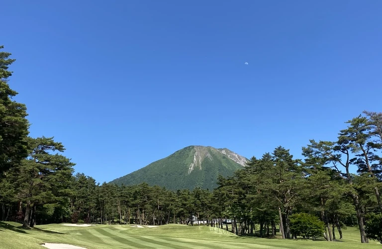 バンカーからの脱出はあなたの腕の見せ所！INDOOR GOLF IMPACT ZONE