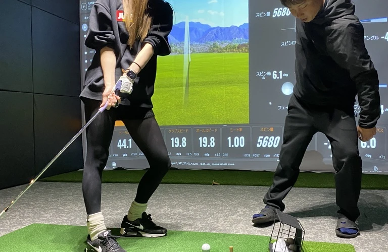 カップルで楽しむ特別なゴルフ体験！INDOOR GOLF IMPACT ZONE