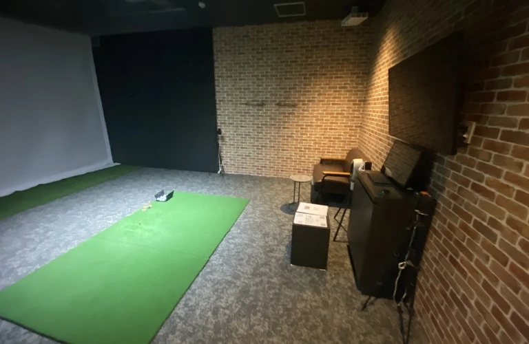初心者でも安心！プライベートな空間でゴルフを楽しもう！INDOOR GOLF IMPACT ZONE