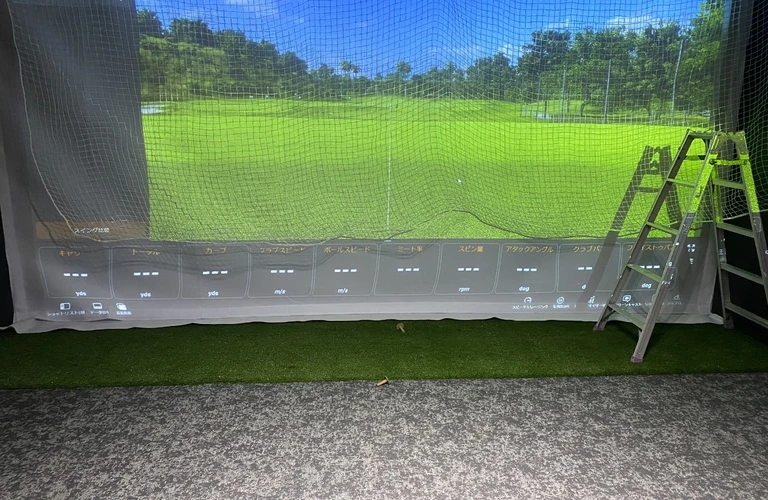 3人で楽しむ！室内ゴルフの新しいカタチ！INDOOR GOLF IMPACT ZONE