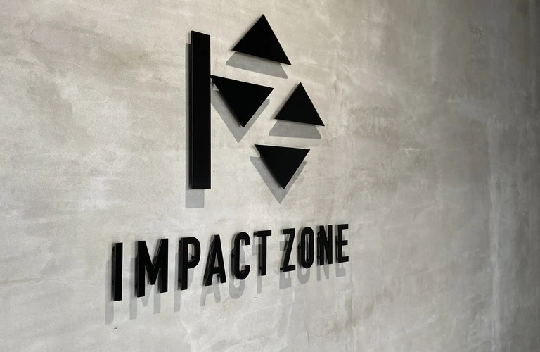 問屋町から1.6km、室内でゴルフを楽しもう！INDOOR GOLF IMPACT ZONE