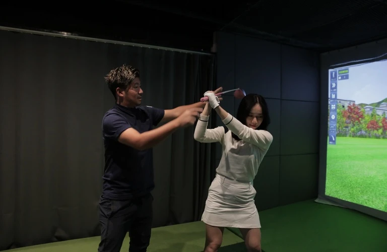 マンツーマンで指導 | 岡山県岡山市のゴルフレッスンならINDOOR GOLF IMPACT ZONE