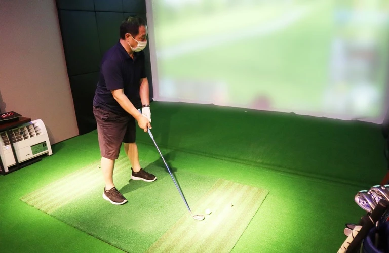 レフティーに合わせて練習 | 岡山県岡山市のゴルフレッスンならINDOOR GOLF IMPACT ZONE